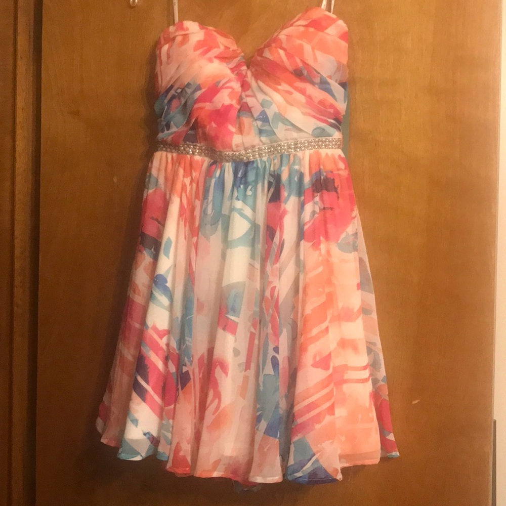 Women’s floral splash dress strapless